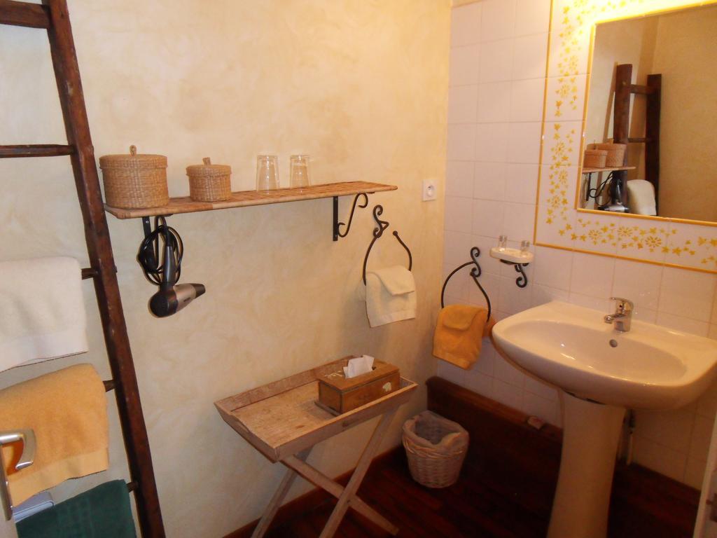 Bed and Breakfast L'Estapade Des Tourelons Saint-Jean-en-Royans Zimmer foto