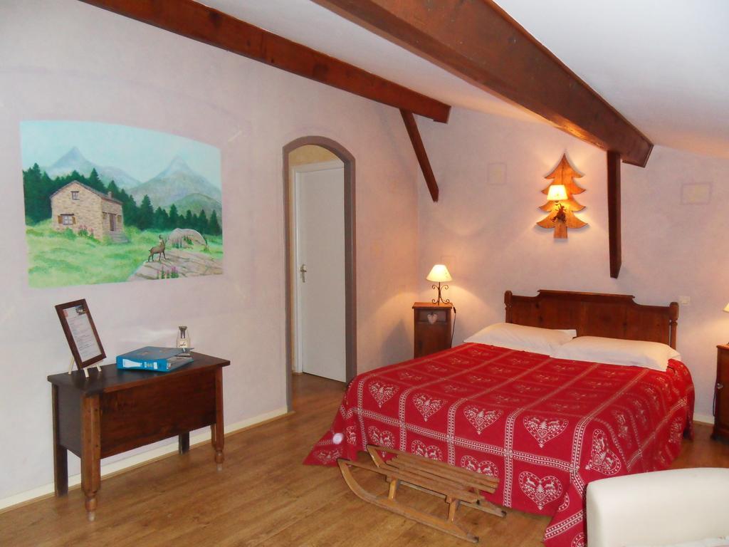 Bed and Breakfast L'Estapade Des Tourelons Saint-Jean-en-Royans Zimmer foto