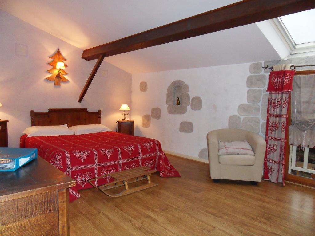 Bed and Breakfast L'Estapade Des Tourelons Saint-Jean-en-Royans Zimmer foto