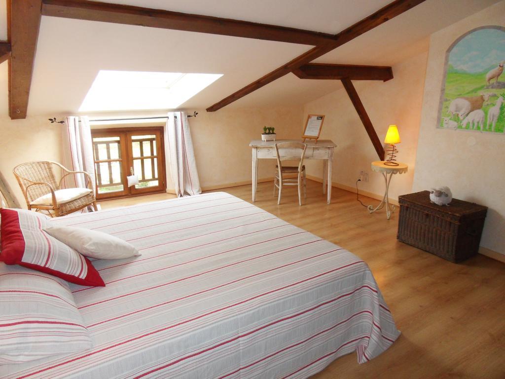 Bed and Breakfast L'Estapade Des Tourelons Saint-Jean-en-Royans Zimmer foto